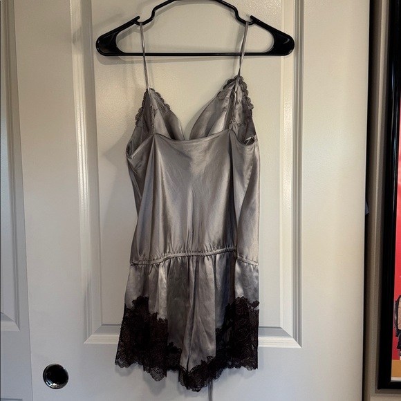 JOSIE NATORI

Lolita Lace Silk Shorts - Picture 5 of 10